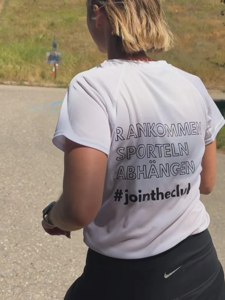 Rückseite des Club-Shirts mit „Rankommen, Sporteln, Abhängen, #jointheclub“